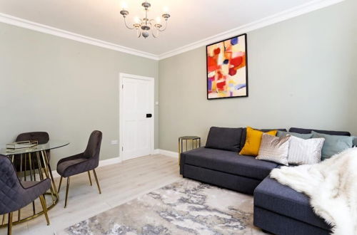 Photo 1 - Stylish 2BR in the Centre of Westminster