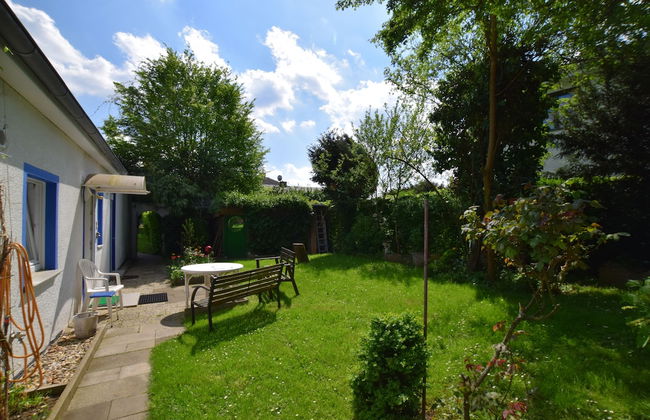 Tolstov-Hotels Large 3 Room Apartment with Garden - Foto 1