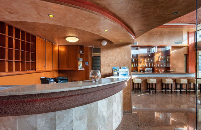 Comfort Hotel - Photo 3