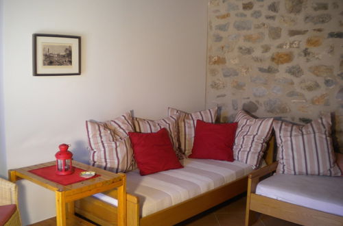 Photo 5 - Cosy Holiday Home With Garden in Leonidio