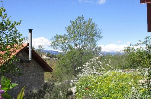 Photo 12 - Cosy Holiday Home With Garden in Leonidio