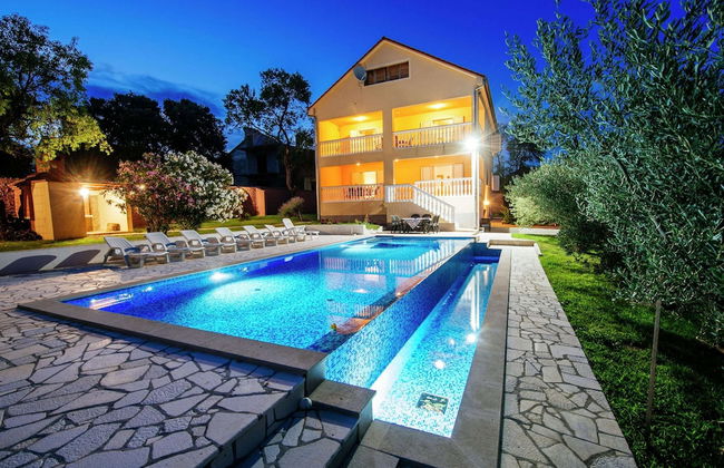 Private Estate With 2 Infinity Pools - Foto 26
