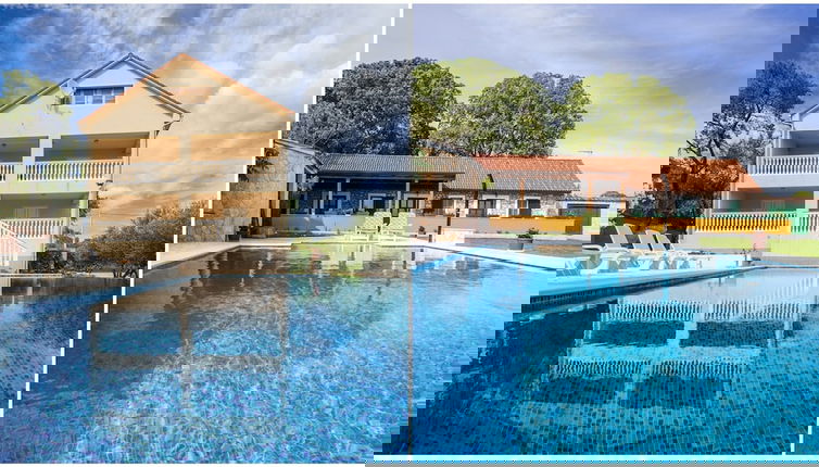 Foto 1 - Private Estate With 2 Infinity Pools