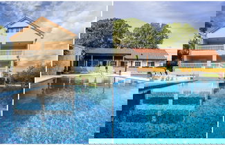 Foto 1 - Private Estate With 2 Infinity Pools