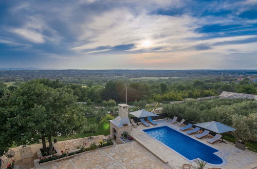 Photo 26 - Beautiful Villa in Lisicic With Private Pool