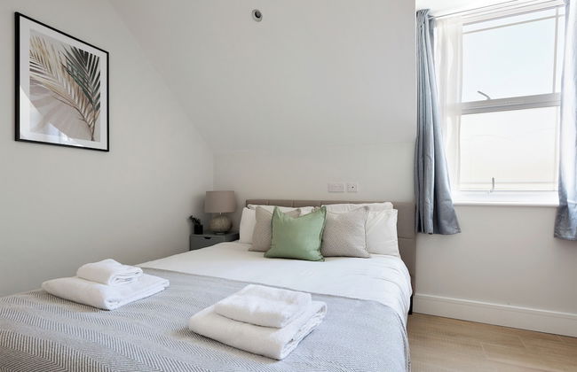 Elegant 2 Bed Flat with Balcony in Finchley - Foto 4