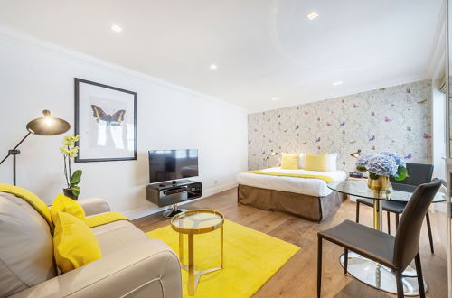 Photo 4 - Marylebone - Wyndham Street apartments by Viridian Apartments