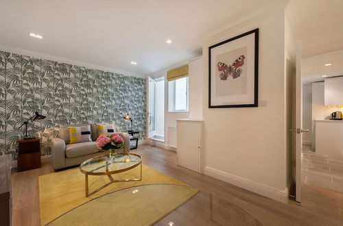 Photo 11 - Marylebone - Wyndham Street apartments by Viridian Apartments