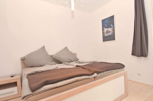 Photo 2 - Charming Apartment With Parking Facilities