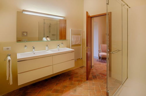 Foto 23 - Luxury Chianti With 2 Bedrooms in Panzano Chianti