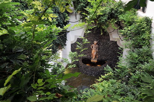 Photo 9 - La Palazzina Santa Dorotea Splendid Rome Townhouse With Courtyard Garden