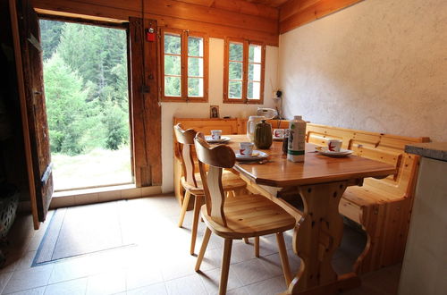 Foto 11 - Beautiful Chalet in Binn With Parking