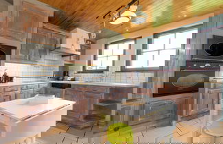 Foto 3 - Magnificent Villa in Brisy With Sauna Roofed