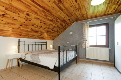Foto 13 - Magnificent Villa in Brisy With Sauna Roofed