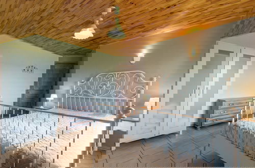 Foto 14 - Magnificent Villa in Brisy With Sauna Roofed