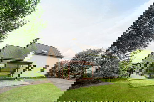 Foto 34 - Magnificent Villa in Brisy With Sauna Roofed