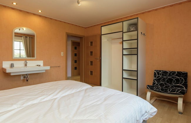 Spacious Holiday Home in the Ardennes with Sauna & Hot Tub - Foto 4