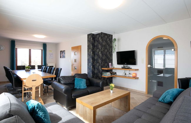 Spacious Holiday Home in the Ardennes with Sauna & Hot Tub - Foto 13