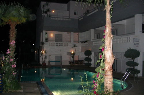 Photo 14 - Emerald Hotel