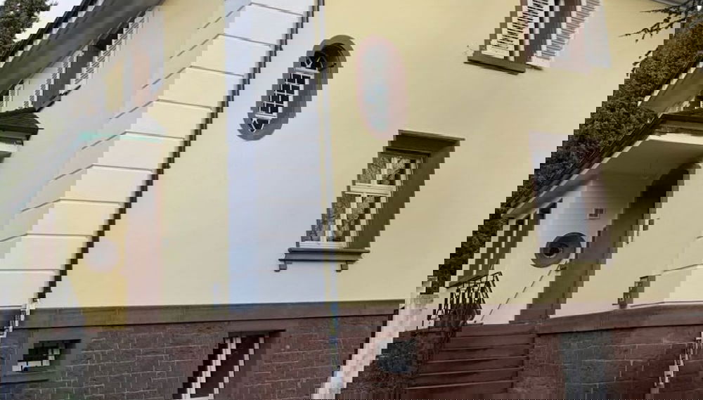 Primary image