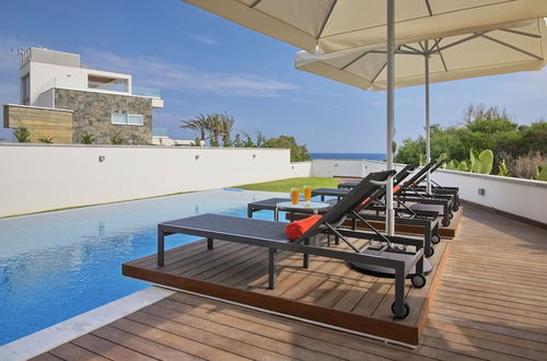 Photo 43 - Pearl Beachfront Villa