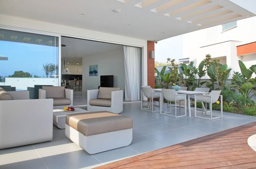 Foto 46 - Pearl Beachfront Villa