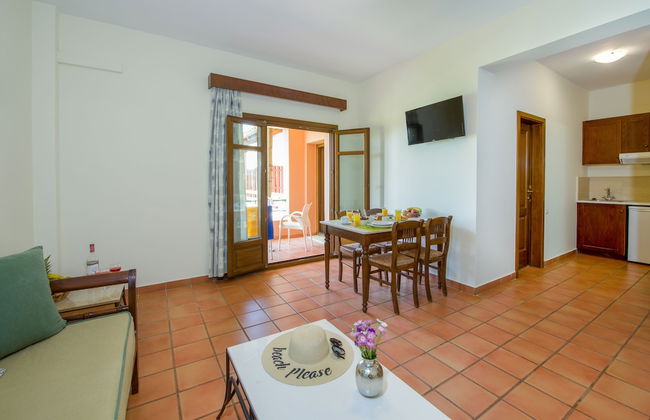 Omega Platanias - Foto 13