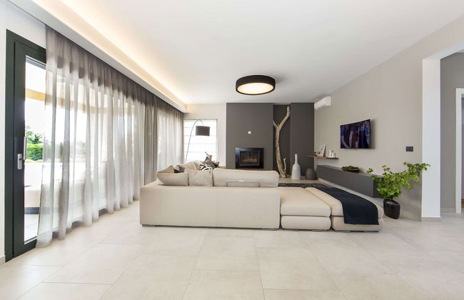Spacious Villa With Private Pool and Jacuzzi in Porec - Foto 6