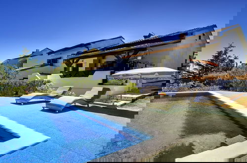 Foto 18 - Holiday Home With Swimming Pool, Near the Center
