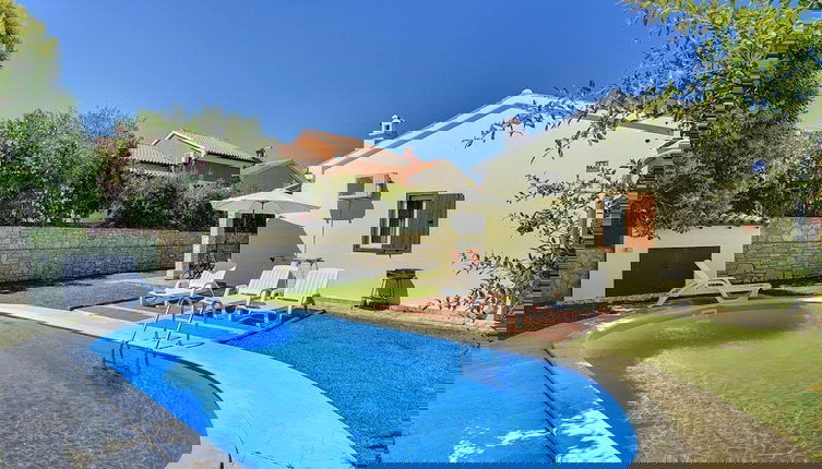 Foto 1 - Detached Holiday House With Private Pool Only Near the Beach
