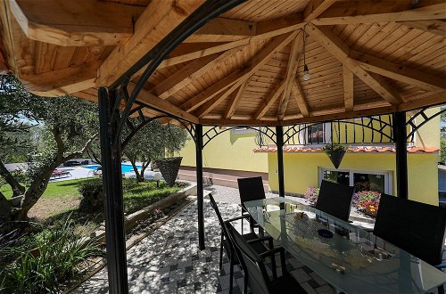 Photo 16 - Lovely Holiday Home in Policnik With Private Pool