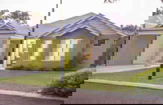 Foto 2 - Coastal Cottage at Cape View Resort