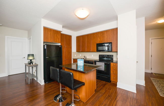 Sarkar Suites - 330 Burnhamthorpe Road - Foto 8