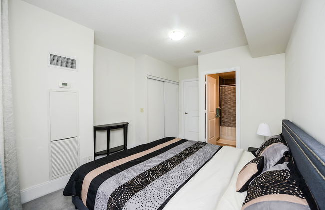 Sarkar Suites - 330 Burnhamthorpe Road - Foto 14