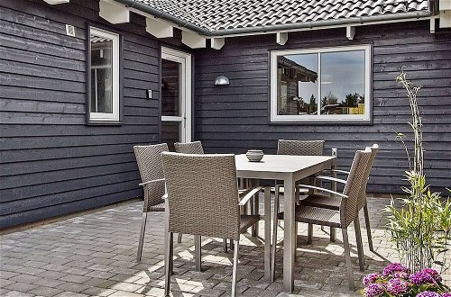 Photo 6 - 18 Person Holiday Home in Blavand