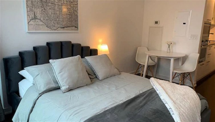 Photo 1 - Lavish Suites - Luxury One Bedroom Condo
