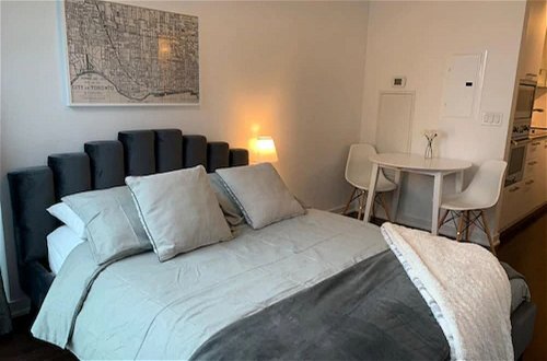 Photo 1 - Lavish Suites - Luxury One Bedroom Condo