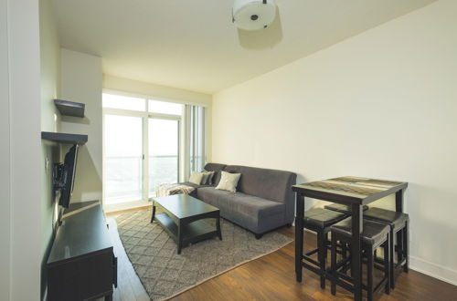 Photo 5 - Stunning Suites Luxurious Downtown Condo