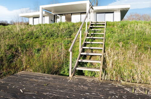 Photo 2 - Prime Villa With Terrace and Jetty