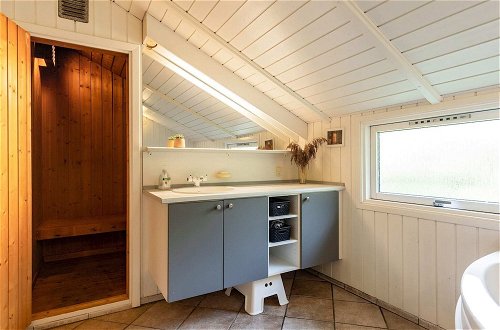 Photo 14 - 9 Person Holiday Home in Lokken