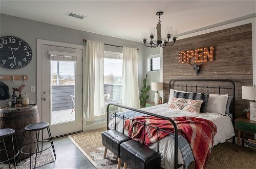 Photo 1 - Rustic Luxe Studio Apartment with Rooftop Deck