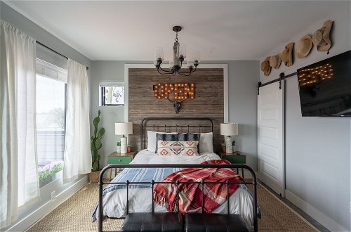 Photo 2 - Rustic Luxe Studio Apartment with Rooftop Deck