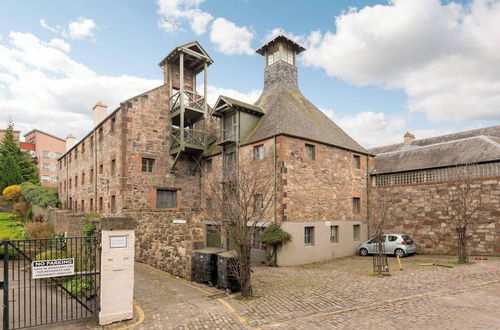 Photo 25 - JOIVY Loft at the Brewery in Edinburgh Old Town