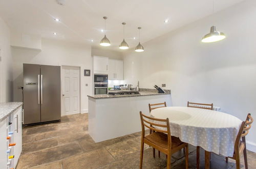 Photo 17 - JOIVY Spacious 2 Bed Apt in Ideal City Centre Location