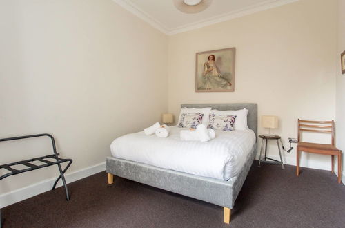 Photo 7 - JOIVY Spacious 2 Bed Apt in Ideal City Centre Location