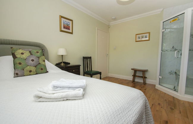 Dean Court Bungalow Parking by Brighton Holiday Lets - Foto 5