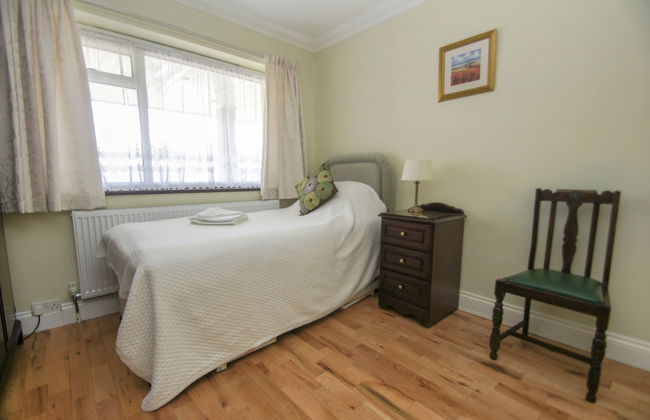 Dean Court Bungalow Parking by Brighton Holiday Lets - Foto 6