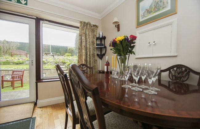 Dean Court Bungalow Parking by Brighton Holiday Lets - Foto 8