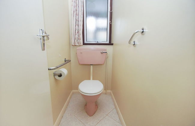 Dean Court Bungalow Parking by Brighton Holiday Lets - Foto 12