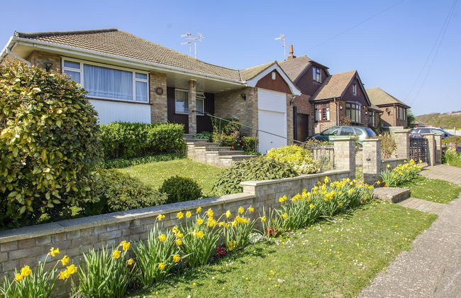 Dean Court Bungalow Parking by Brighton Holiday Lets - Foto 1